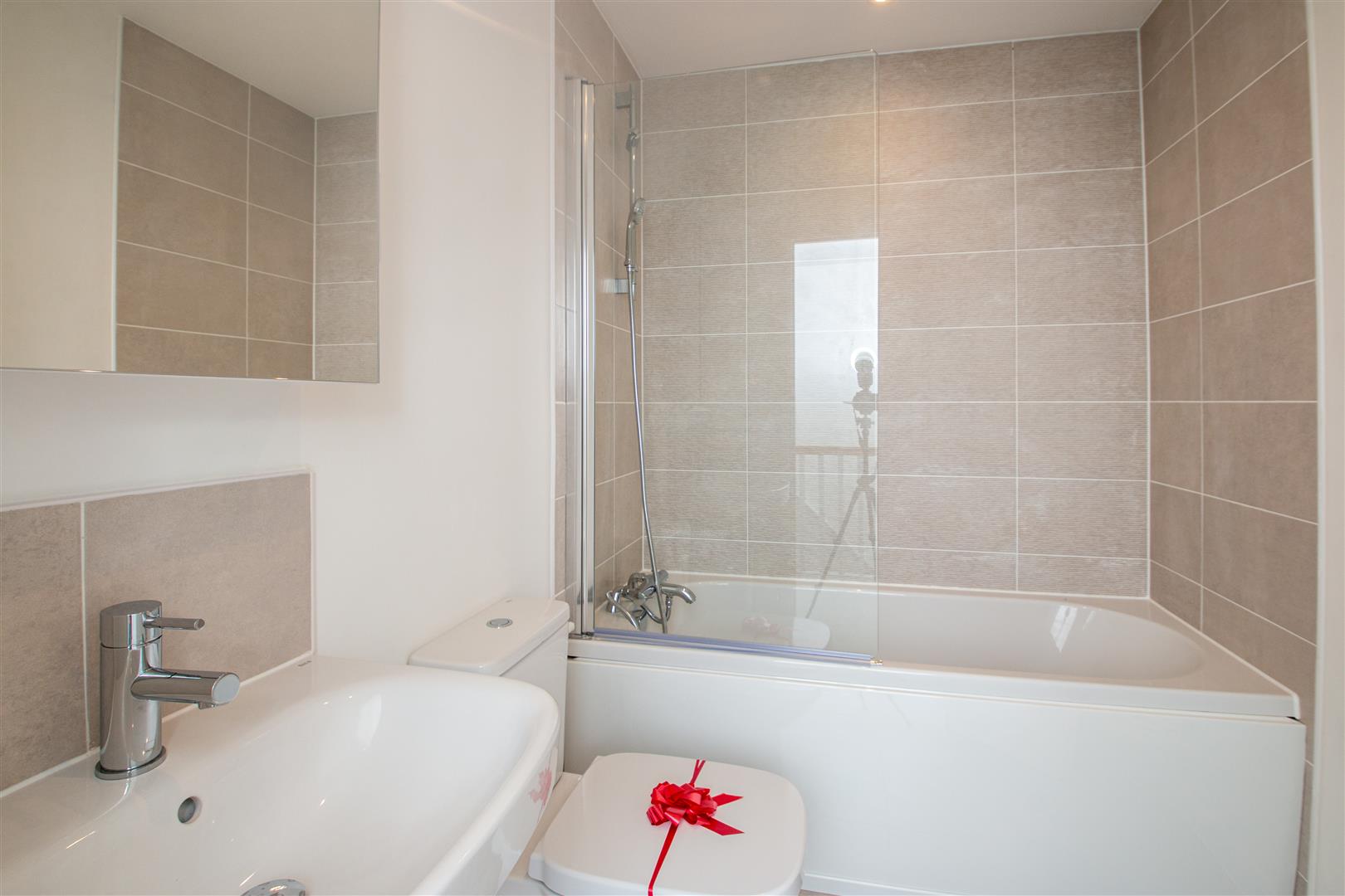 3 bed property in Lakenvelder Way, Milton Keynes